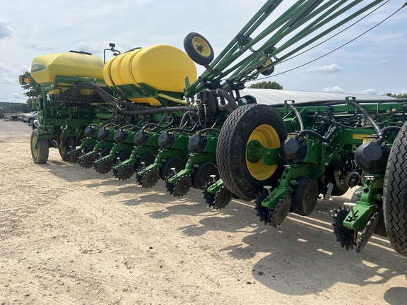 2015 John Deere 1775NT Planter