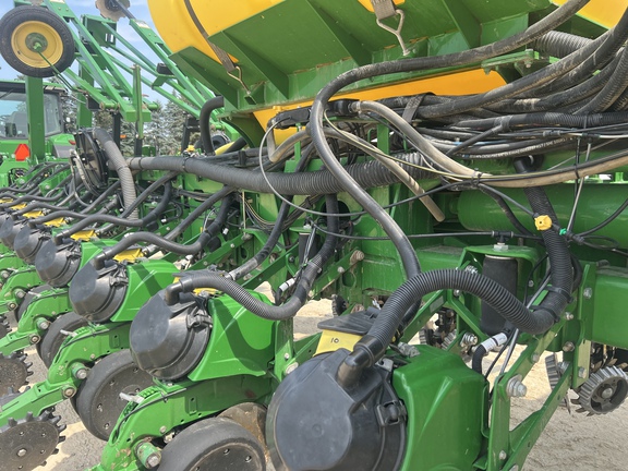 2015 John Deere 1775NT Planter