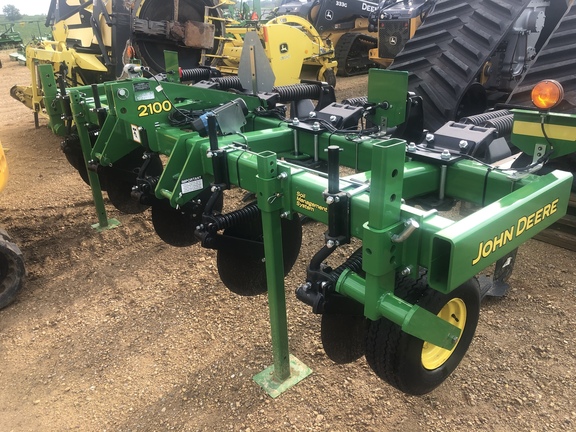 2018 John Deere 2100 Disk Ripper