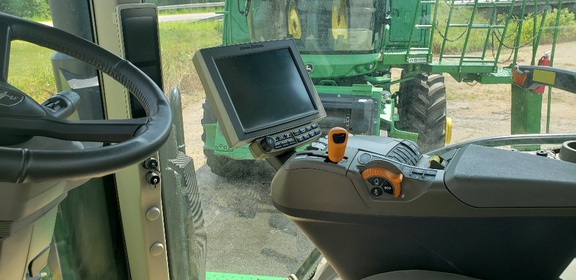 2022 John Deere 8R 310 Tractor