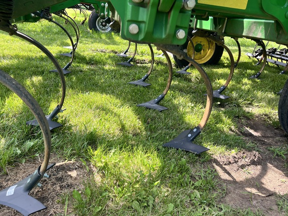 2021 John Deere 2230FH Field Cultivator