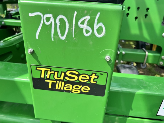 2021 John Deere 2230FH Field Cultivator