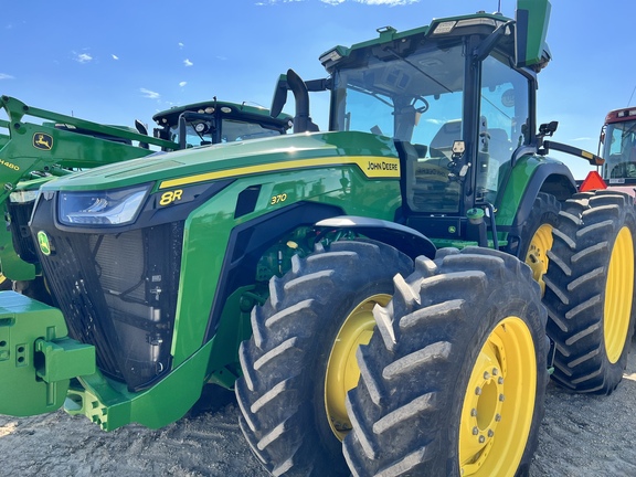 2022 John Deere 8R 370 Tractor