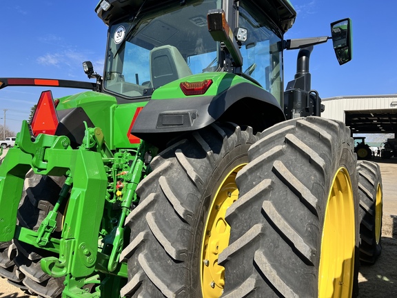 2022 John Deere 8R 370 Tractor