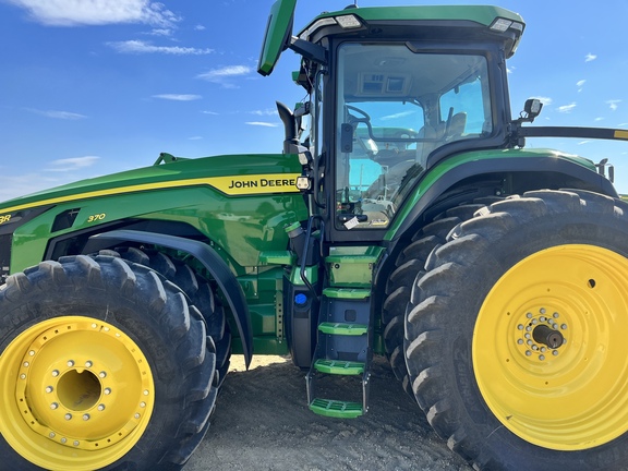 2022 John Deere 8R 370 Tractor