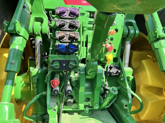 2022 John Deere 8R 370 Tractor