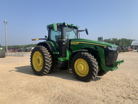 2022 John Deere 8R 250 Tractor