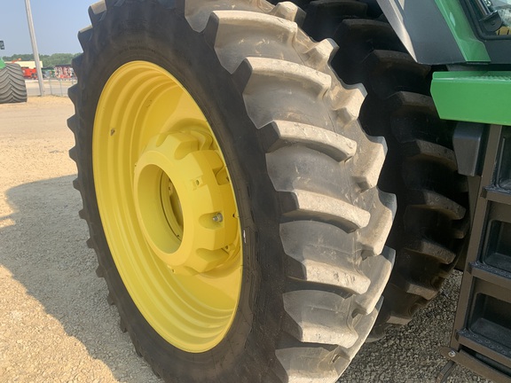 2022 John Deere 8R 250 Tractor