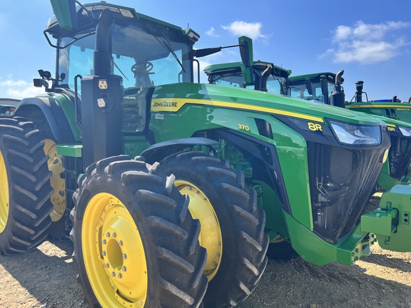 2022 John Deere 8R 370 Tractor