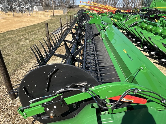 2022 John Deere RD40F Header Combine