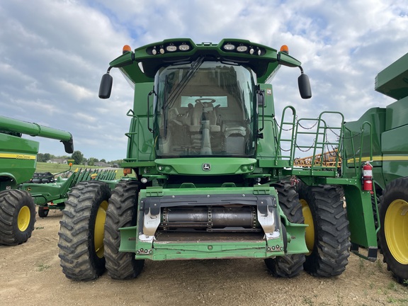 2013 John Deere S680 Combine