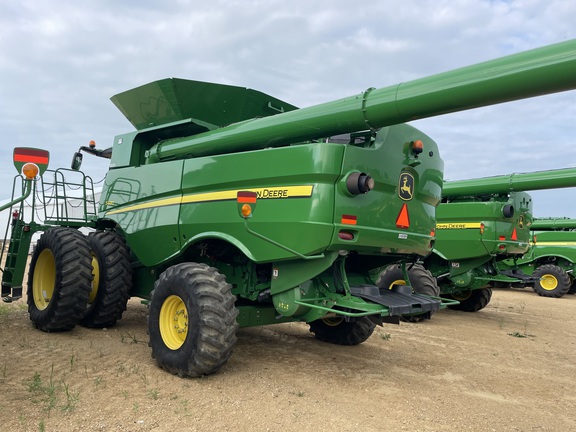 2013 John Deere S680 Combine