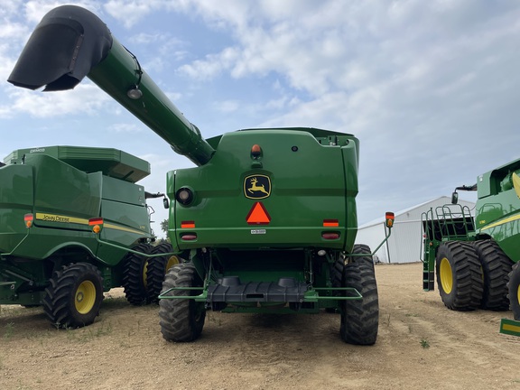 2013 John Deere S680 Combine