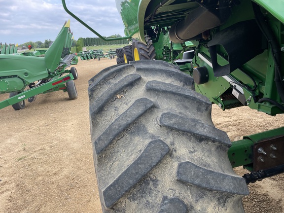2013 John Deere S680 Combine