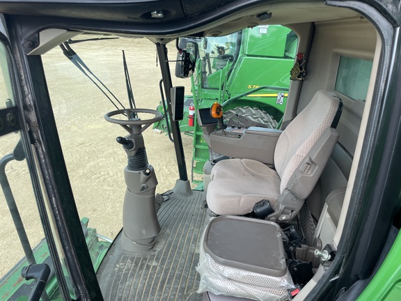 2013 John Deere S680 Combine
