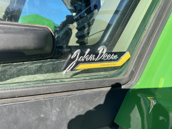 2022 John Deere 8R 370 Tractor