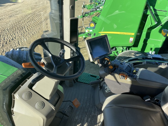 2022 John Deere 8R 370 Tractor