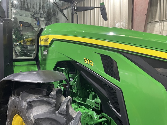 2022 John Deere 8R 370 Tractor