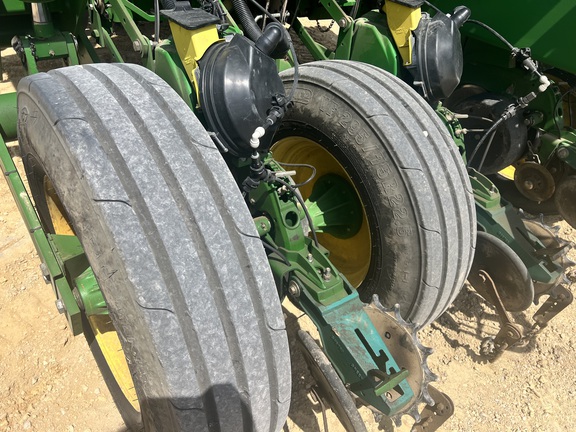 2012 John Deere 1770NT CCS Planter