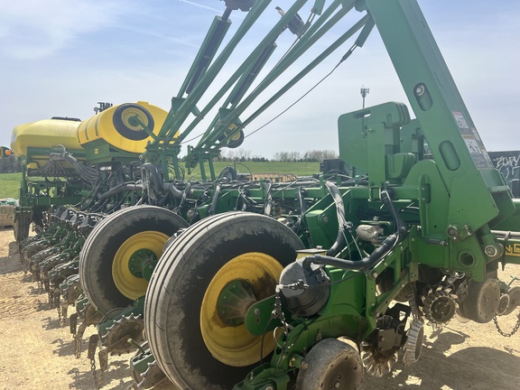 2012 John Deere 1770NT CCS Planter