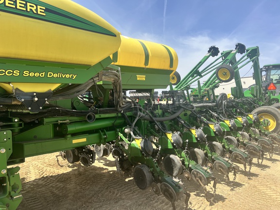 2012 John Deere 1770NT CCS Planter