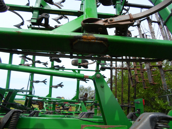 2013 John Deere 2210 Field Cultivator