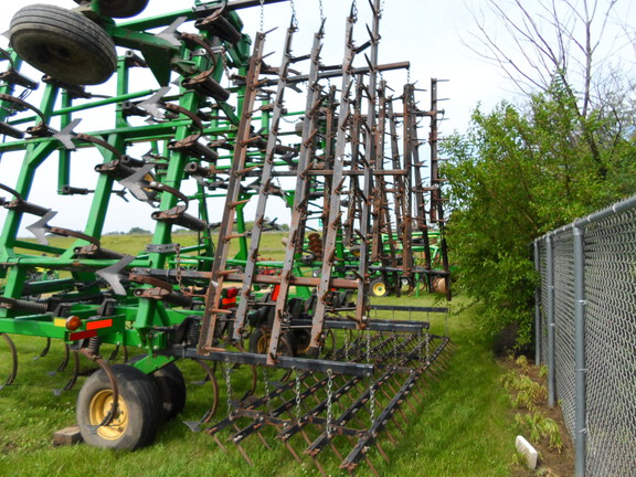 2013 John Deere 2210 Field Cultivator