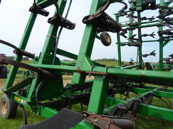 2013 John Deere 2210 Field Cultivator