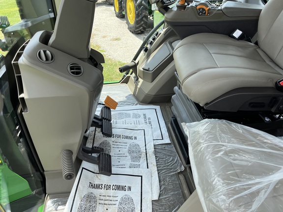 2023 John Deere 8RX 340 Tractor Rubber Track