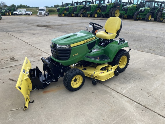 2016 John Deere X758 Garden Tractor