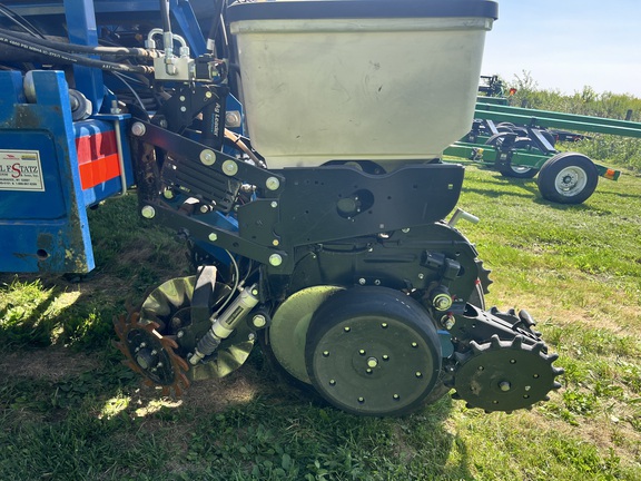 2020 Kinze 3200 Planter