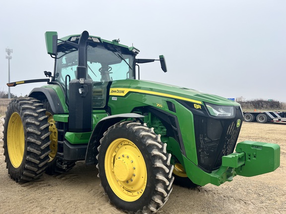 2021 John Deere 8R 250 Tractor