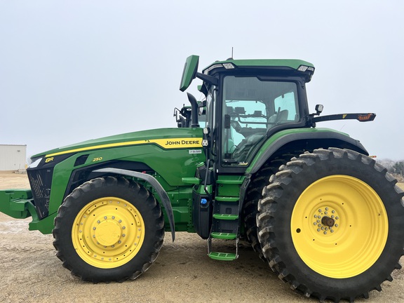 2021 John Deere 8R 250 Tractor