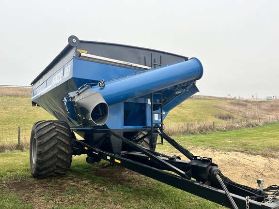 2021 Kinze 1051 Grain Cart