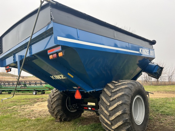 2021 Kinze 1051 Grain Cart