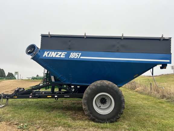 2021 Kinze 1051 Grain Cart