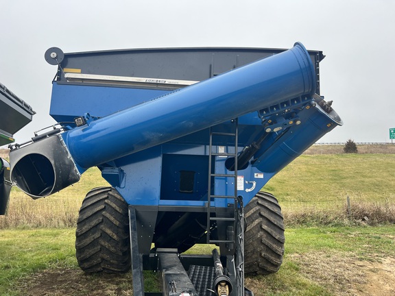 2021 Kinze 1051 Grain Cart