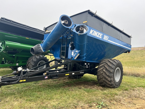 2021 Kinze 1051 Grain Cart