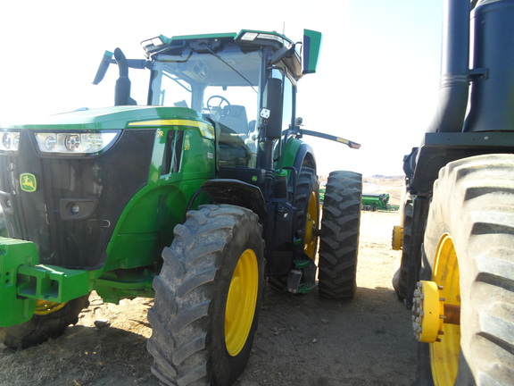 2021 John Deere 7R 210 Tractor