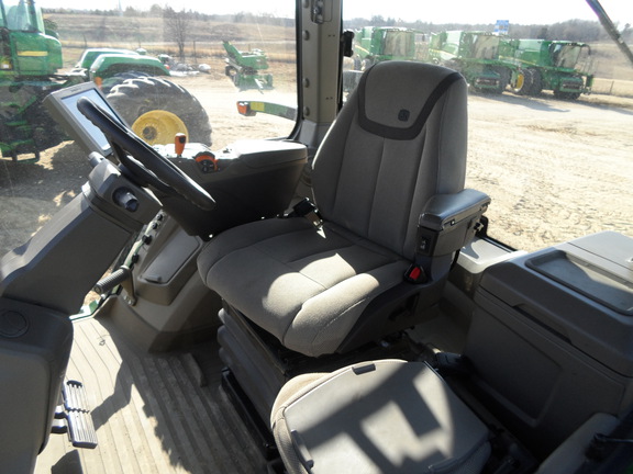 2021 John Deere 7R 210 Tractor