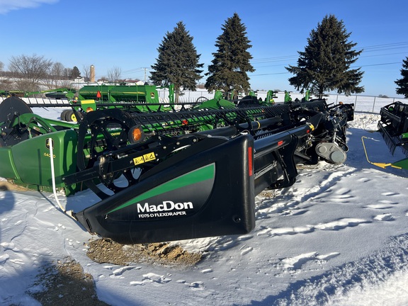 2016 MacDon FD75 Header Combine