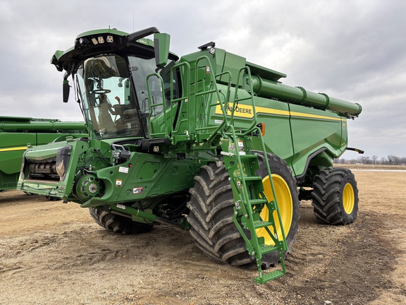 2023 John Deere X9 1000 Combine