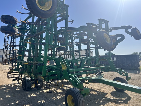 2012 John Deere 2210 Field Cultivator