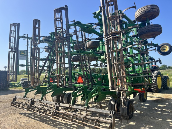 2012 John Deere 2210 Field Cultivator