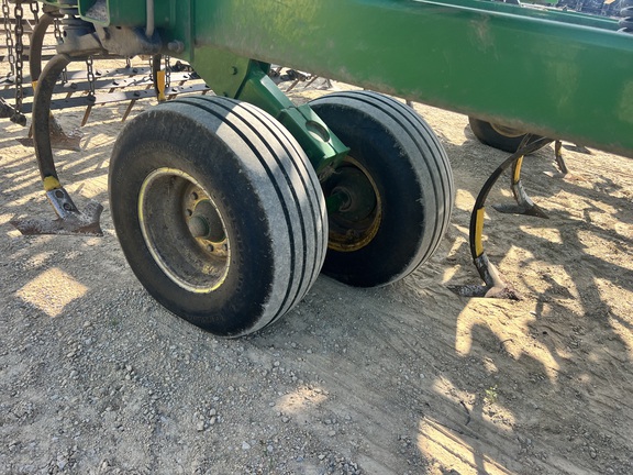 2012 John Deere 2210 Field Cultivator