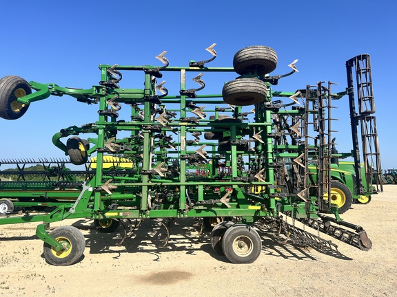2012 John Deere 2210 Field Cultivator