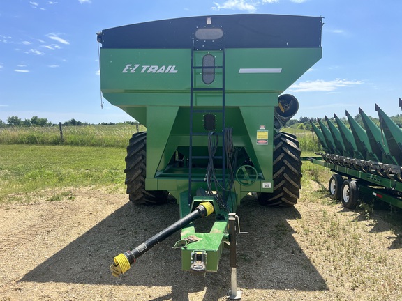 2023 E-Z Trail 870 Grain Cart