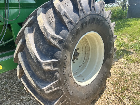 2023 E-Z Trail 870 Grain Cart