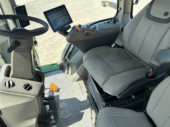 2024 John Deere 8R 250 Tractor