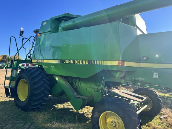 1989 John Deere 9500 Combine